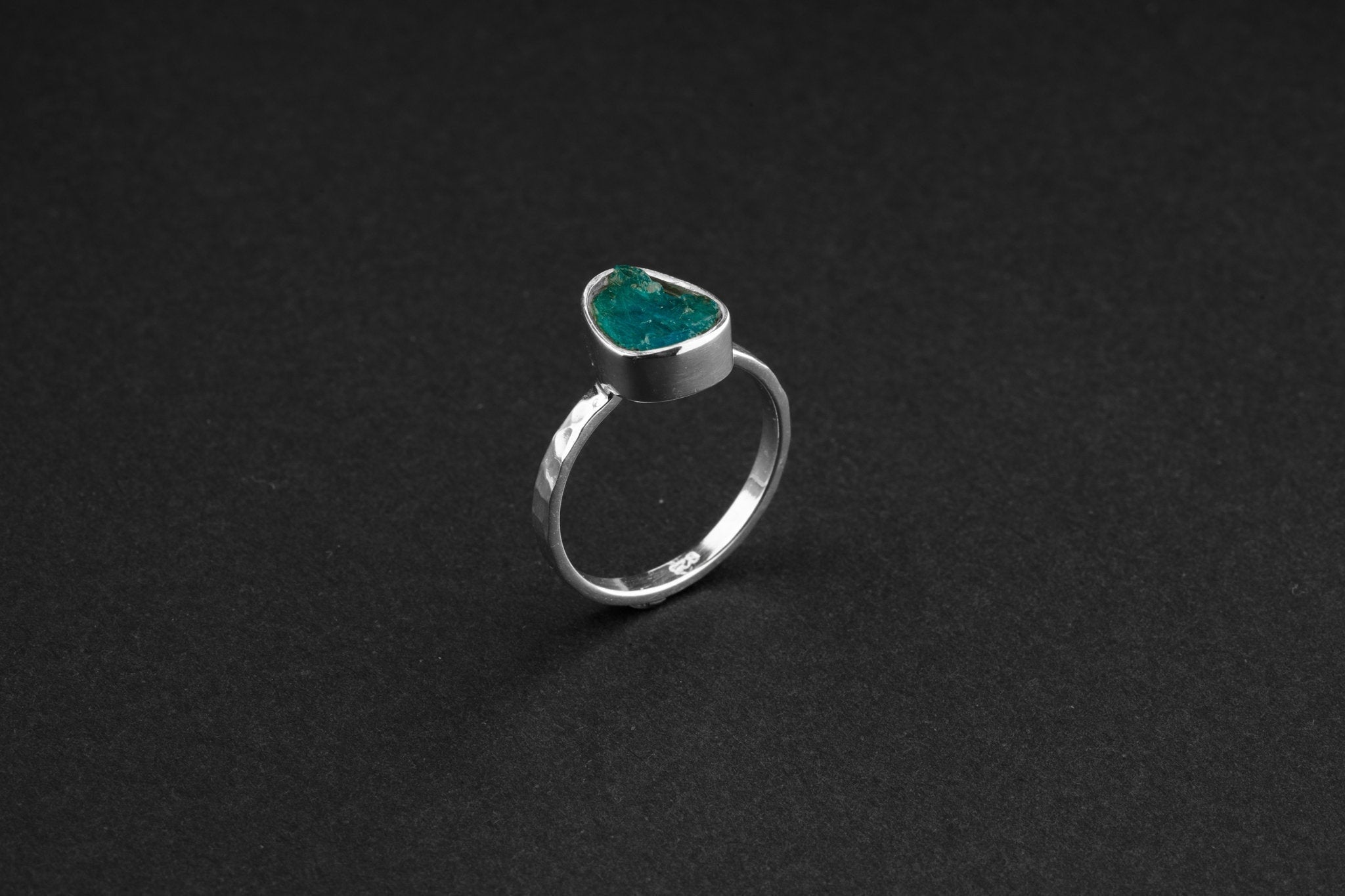 One - Raw High Grade Blue Apatite - Solid 925 Sterling Silver - Crystal Stack Ring - Hammer Textured & Rounded Band