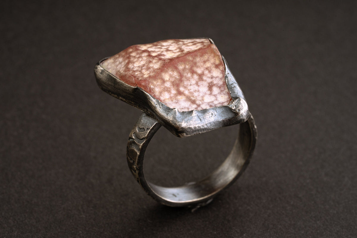 Raw rectangular Rhodochrosite - Oxidised 925 Sterling Silver Hammered Ring Band - Size US 5