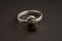 US 5 - Blue Green gem Tourmaline - Solid 925 Sterling Silver Ring - Hammered Textured & Oxidized - Crystal Ring