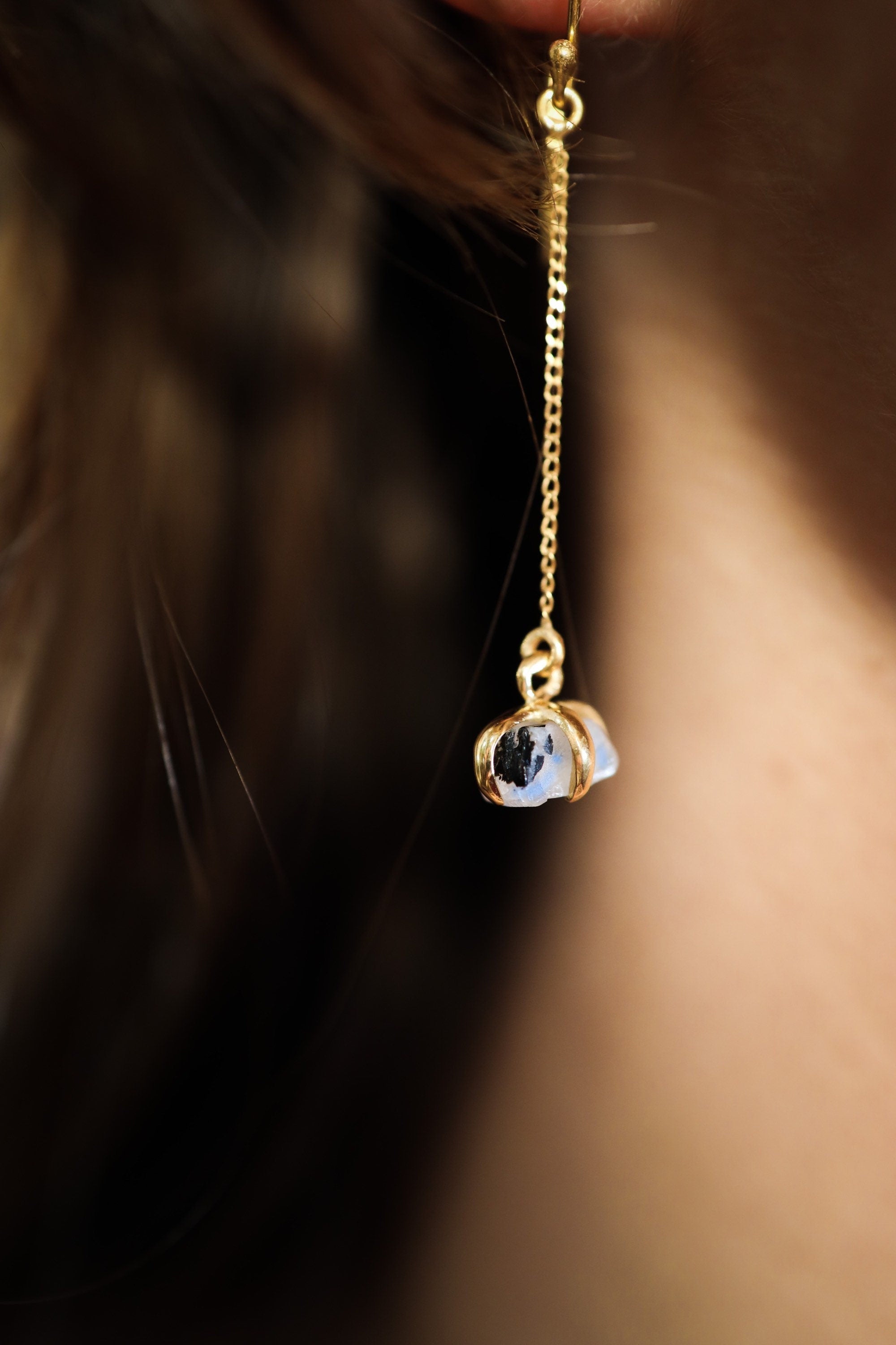 Raw flashy blue Moonstone - Gold plated - Sterling Silver - Claw / Prong dangle hook crystal Earring