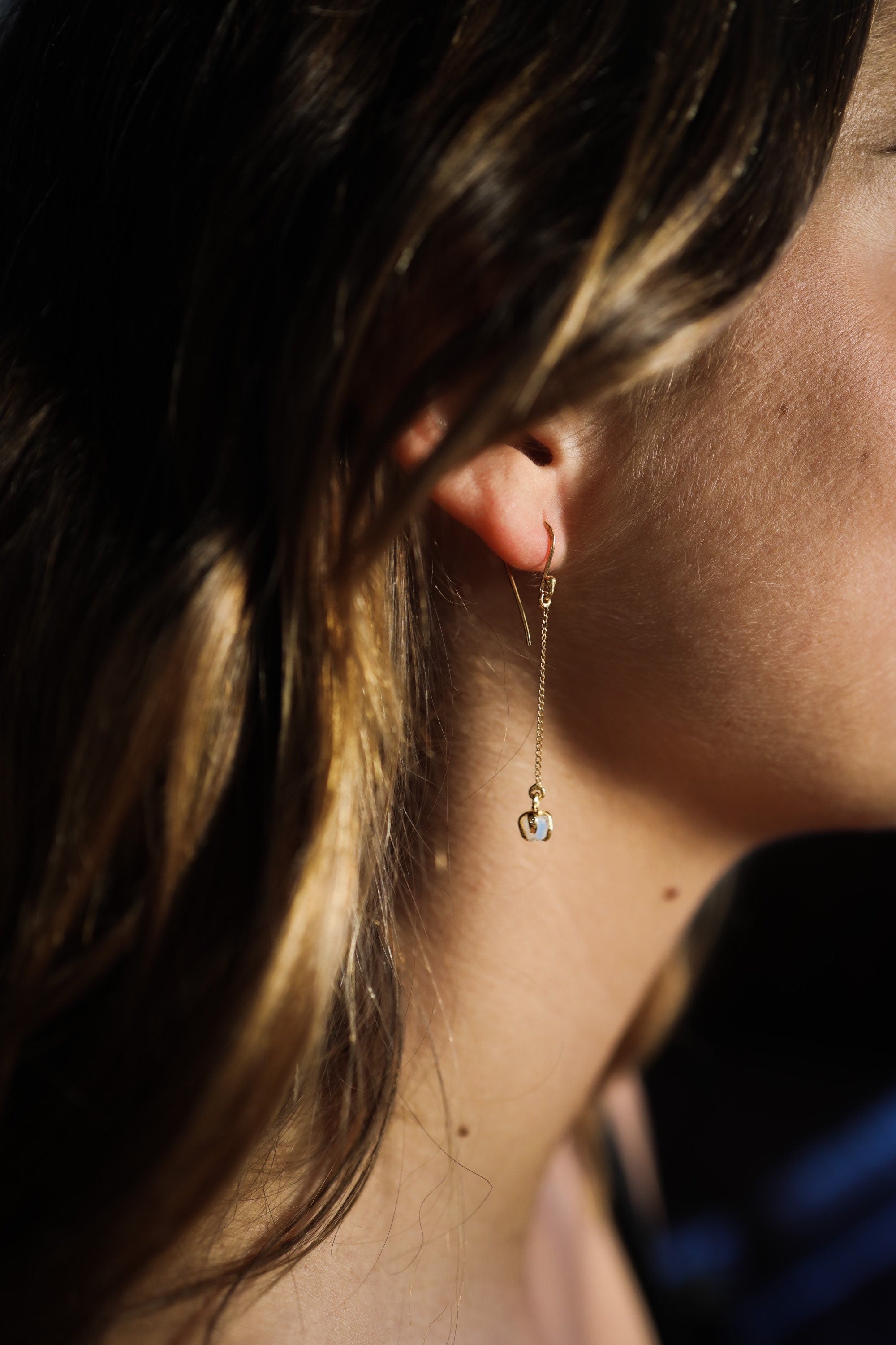 Raw flashy blue Moonstone - Gold plated - Sterling Silver - Claw / Prong dangle hook crystal Earring