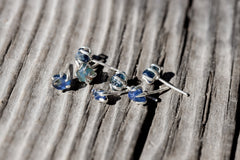 Australian natural Creek tumbled Sapphire - Unique Claw Stud Erring's - Sterling Silver 6 Claw Setting