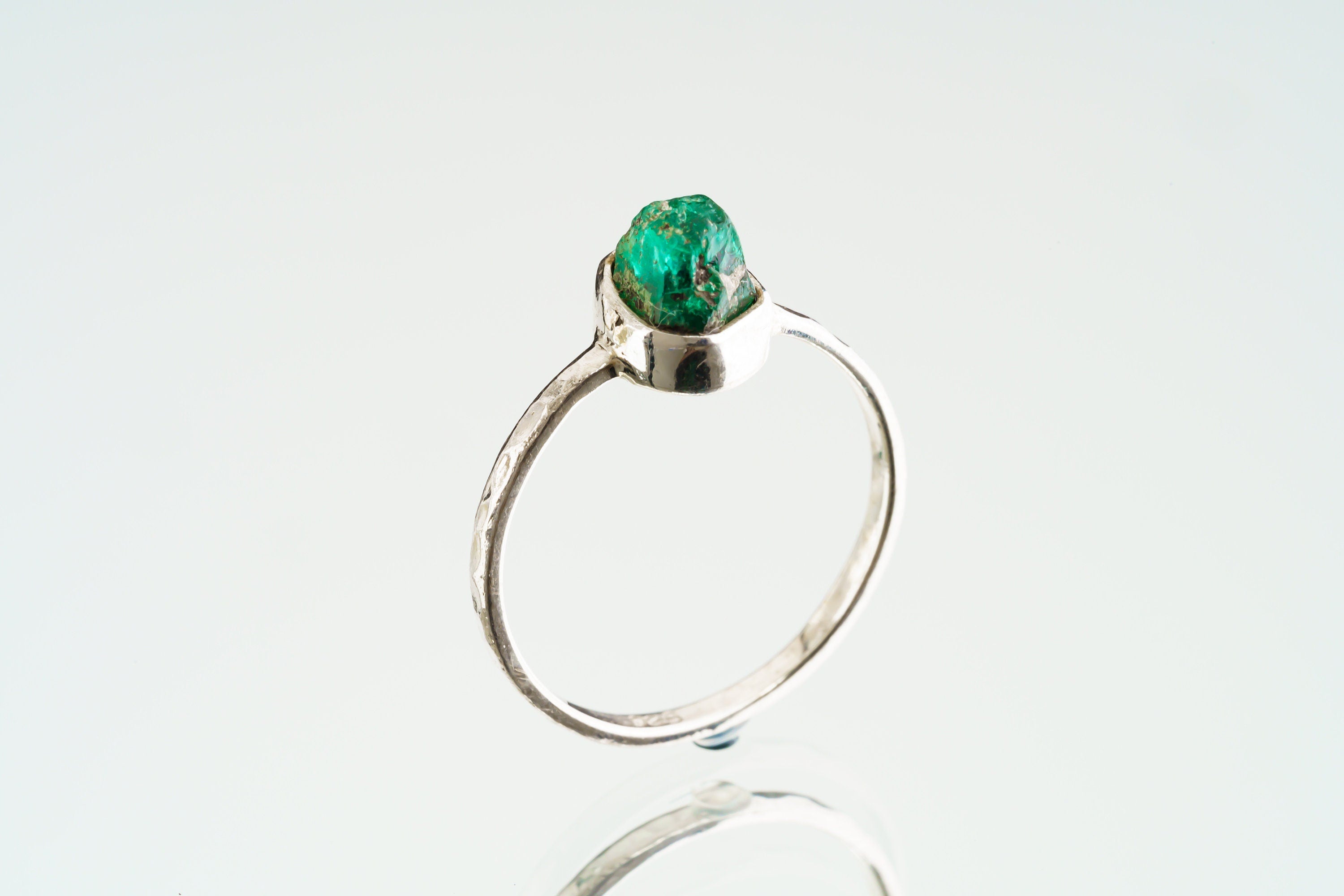 Gemmy Australian Fossicked rough Emerald - Stack Crystal Ring - Size 6 US - 925 Sterling Silver - Thin Band Hammer Textured