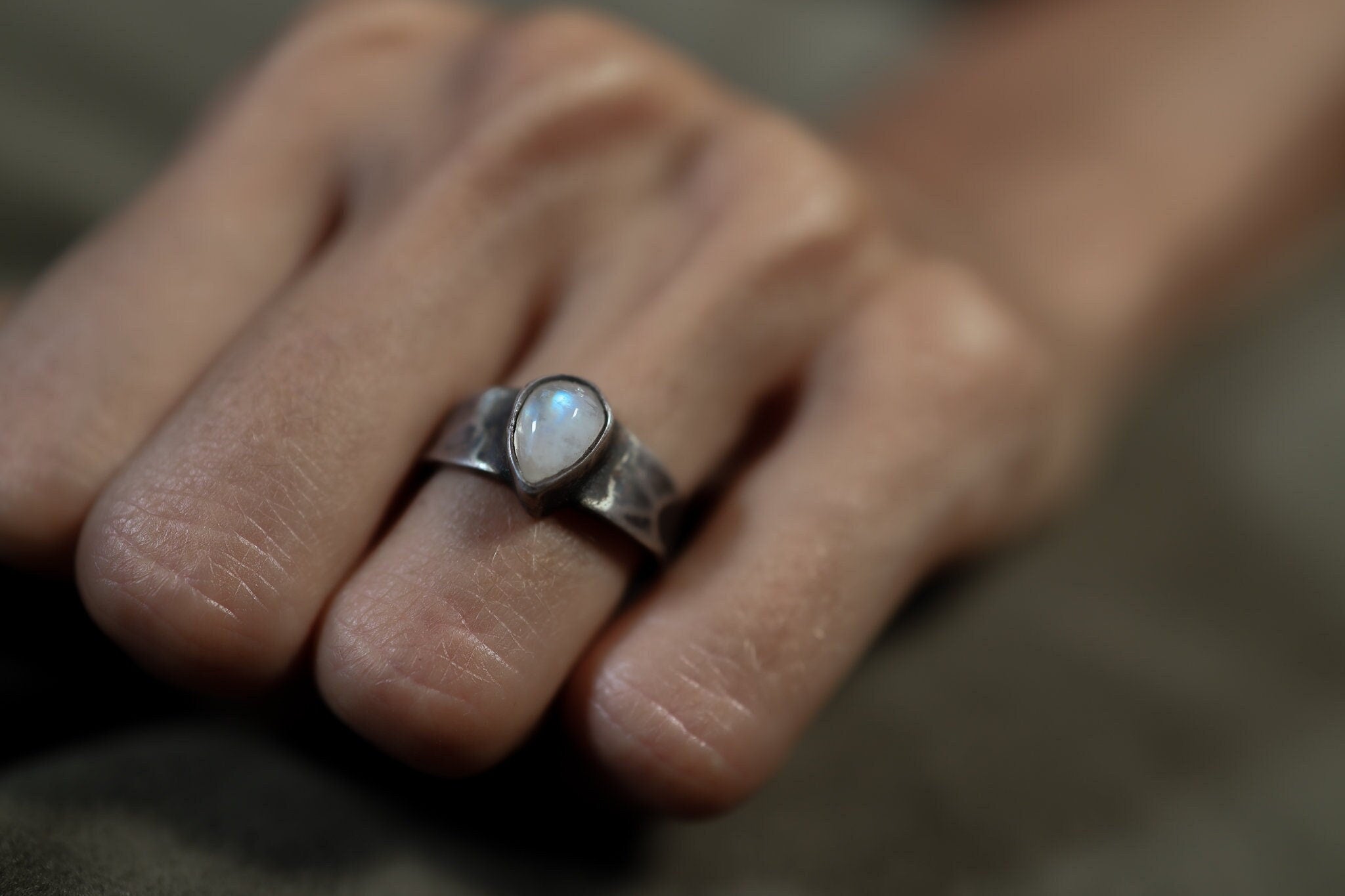 Beautiful Cats eye Moonstone - Solid 925 Sterling Silver Ring - Hammer Textured & Oxidised No.2