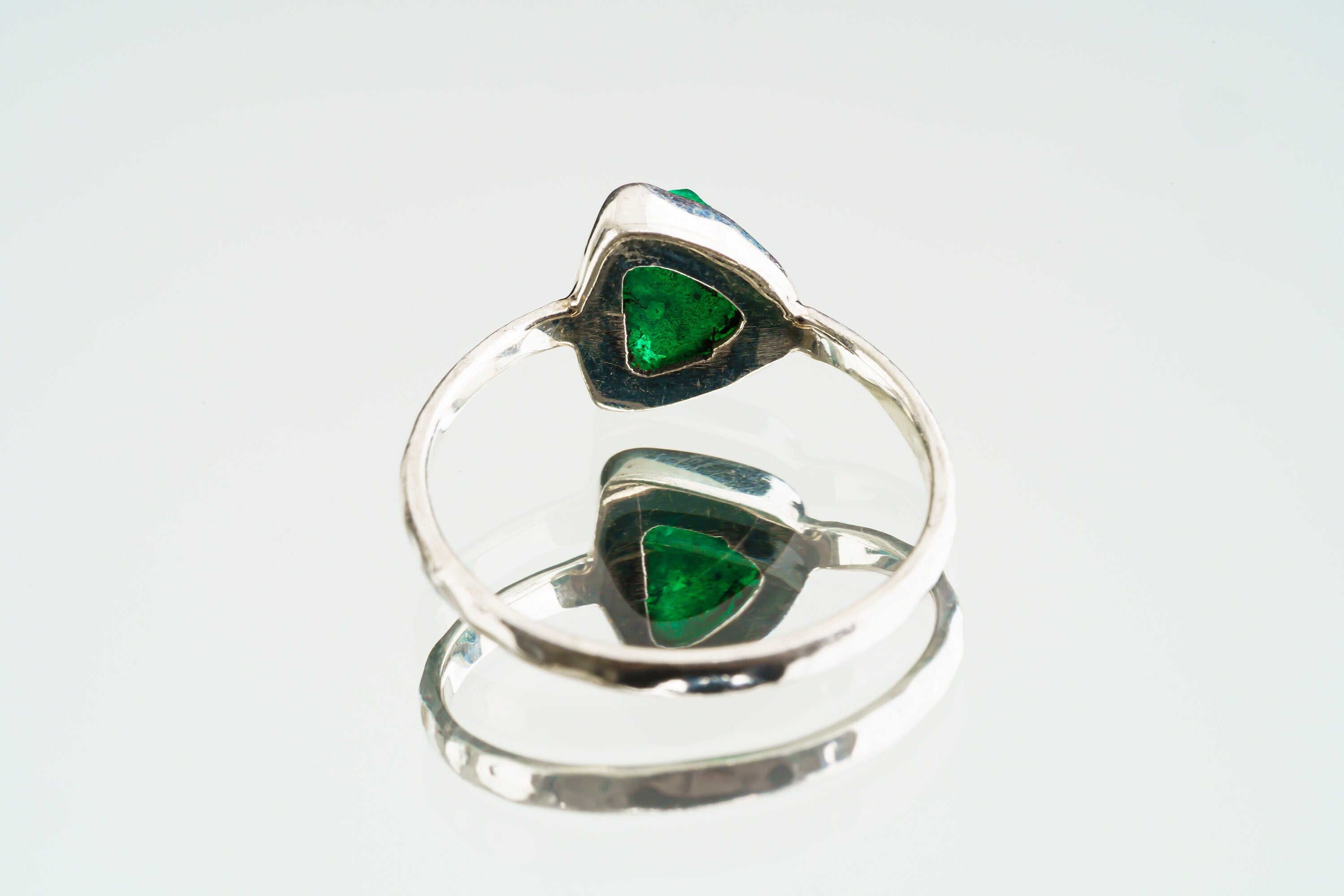 Gemmy Australian Fossicked rough Emerald - Stack Crystal Ring - Size 5 1/2 US - 925 Sterling Silver - Thin Band Hammer Textured