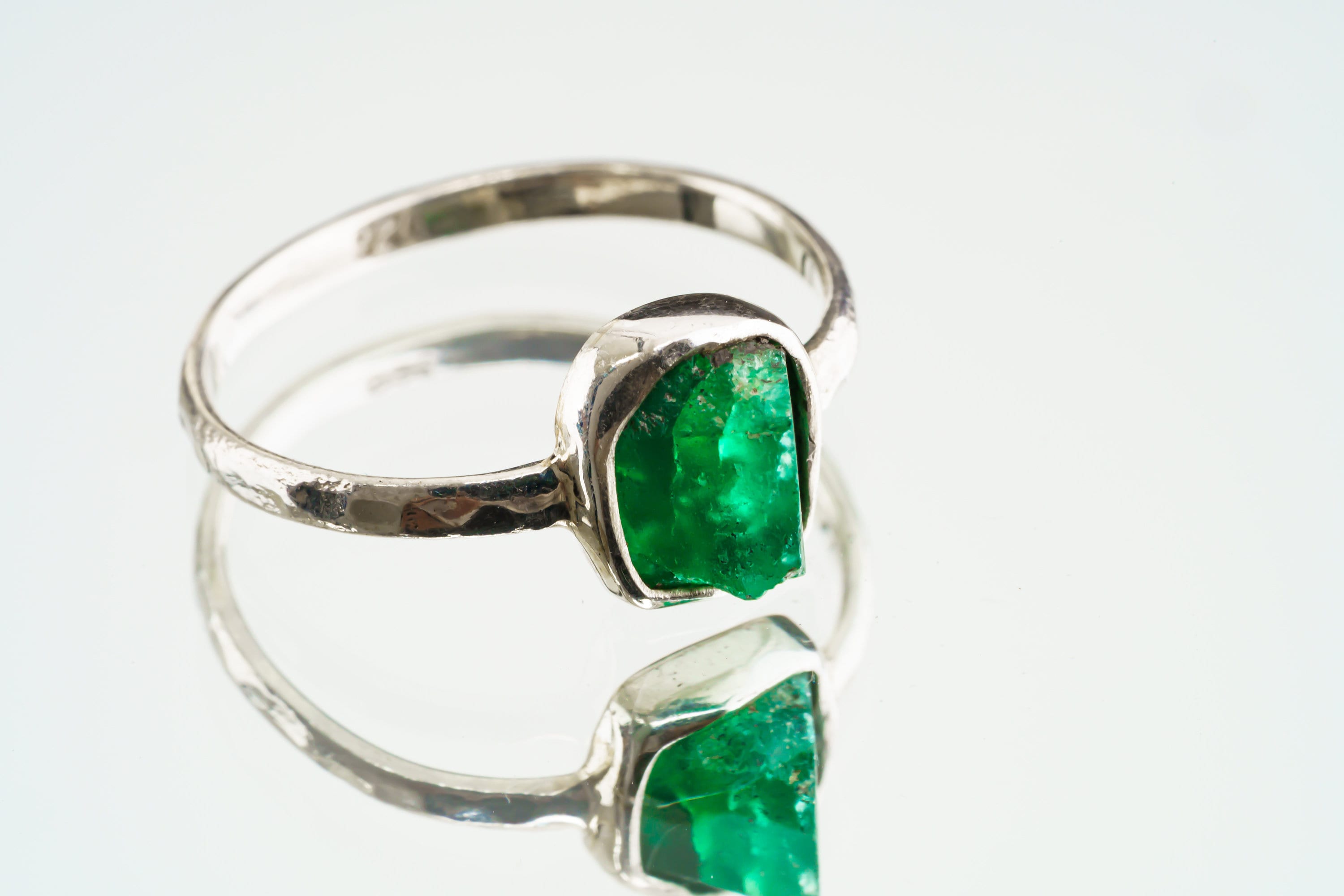 Gemmy Australian Fossicked rough Emerald - Stack Crystal Ring - Size 5 US - 925 Sterling Silver - Thin Band Hammer Textured