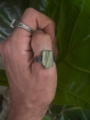 Freeform Raw Labradorite - Unisex / Men - Large Crystal Ring - Size 14 US - 925 Sterling Silver - Hammer Textured & Oxidised