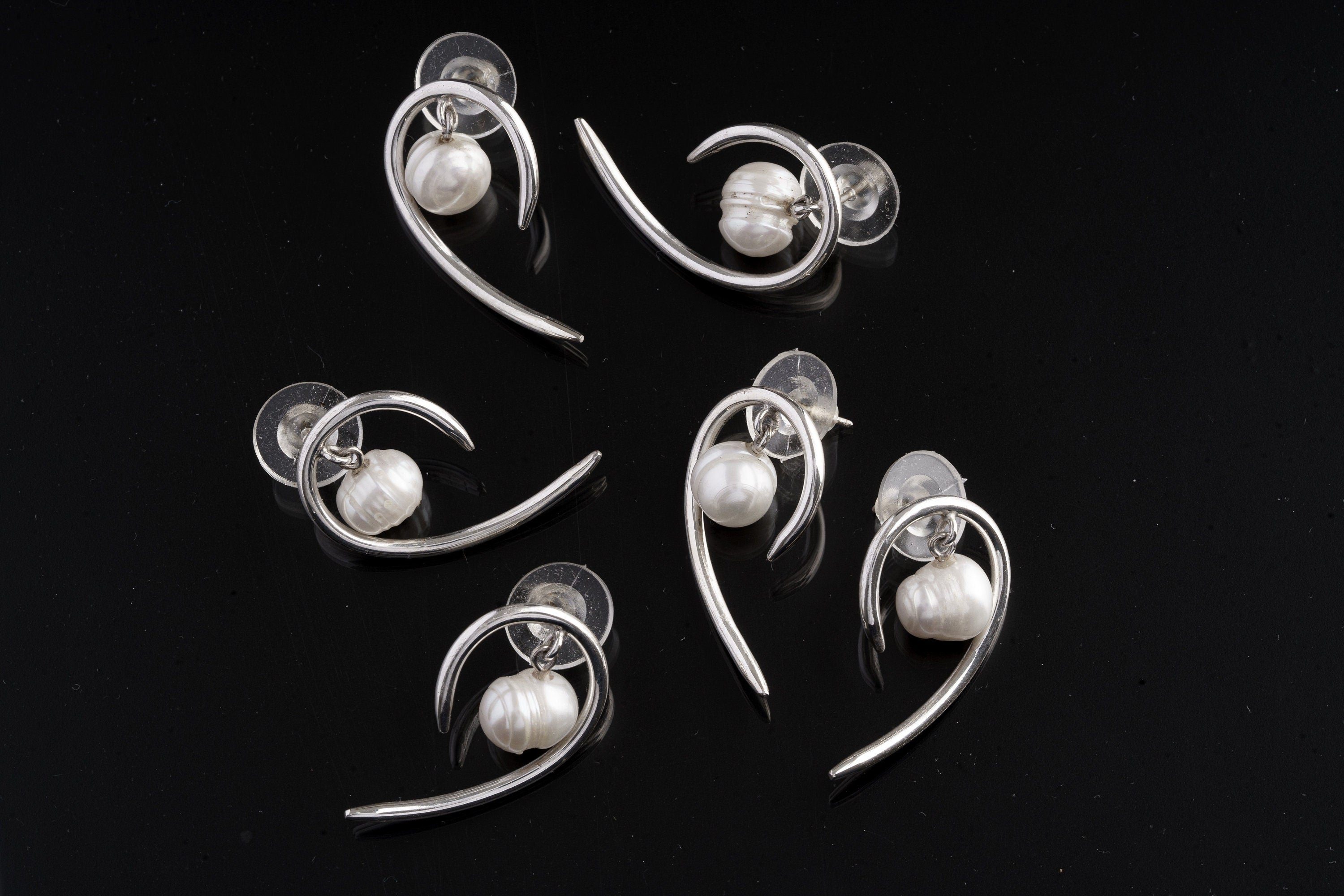 Pair of Precious Heritage Pearl Curled Horn Studs - 925 Sterling Silver - Stud Earring