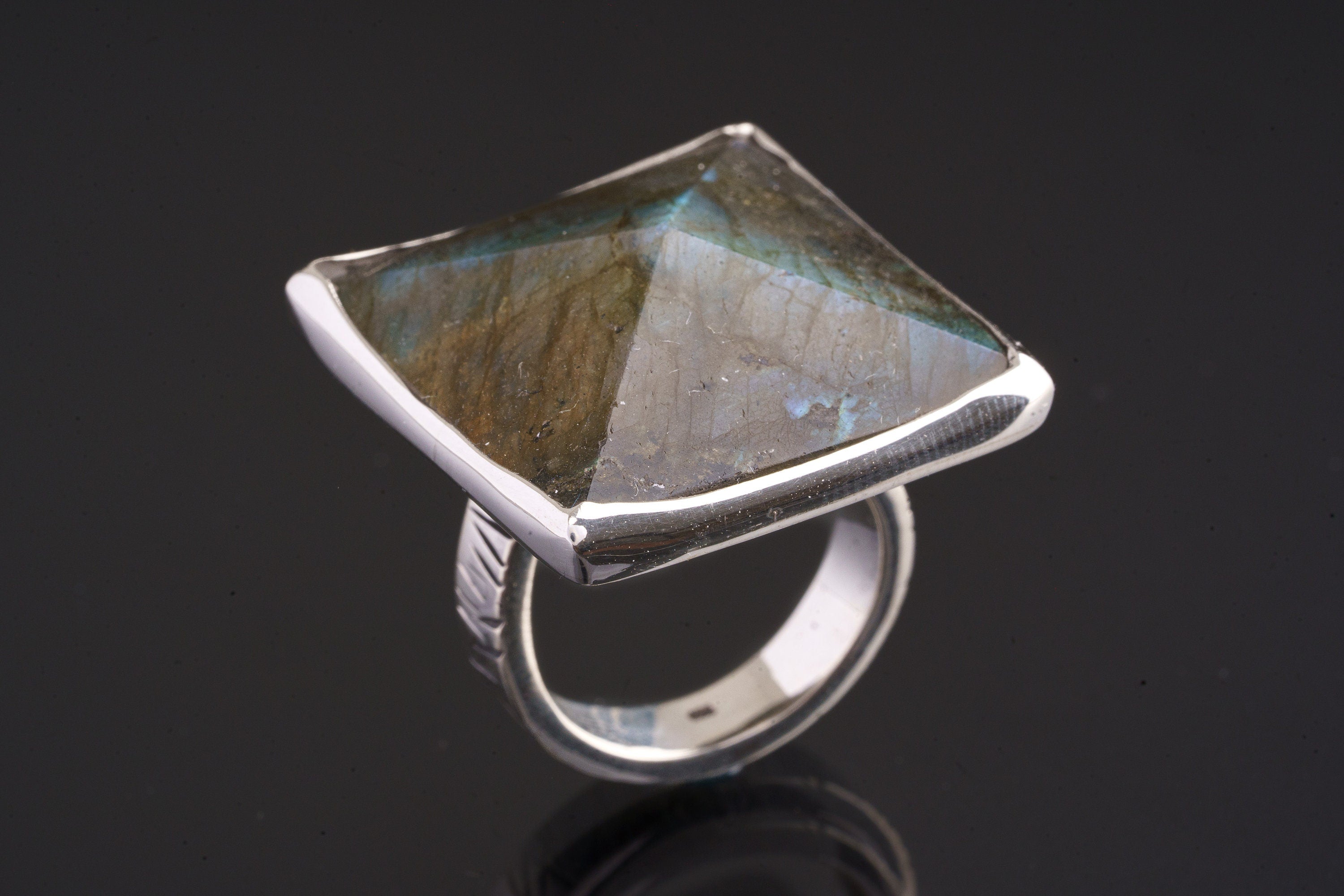 Unique Crystal Ring with Flashy Big Labradorite Pyramid in 925 Sterling Silver, Adjustable Ring Heavy Set Textured Band, Sizes 5-10 US