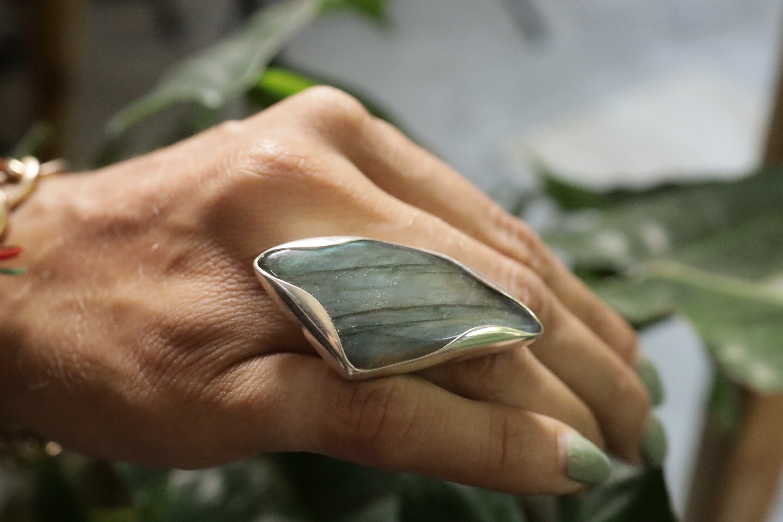 A Sturdy Embrace of Ancient Mystique: Adjustable Sterling Silver Ring with Tooth-Shaped Labradorite - Unisex - Size 5-10 US - NO/01