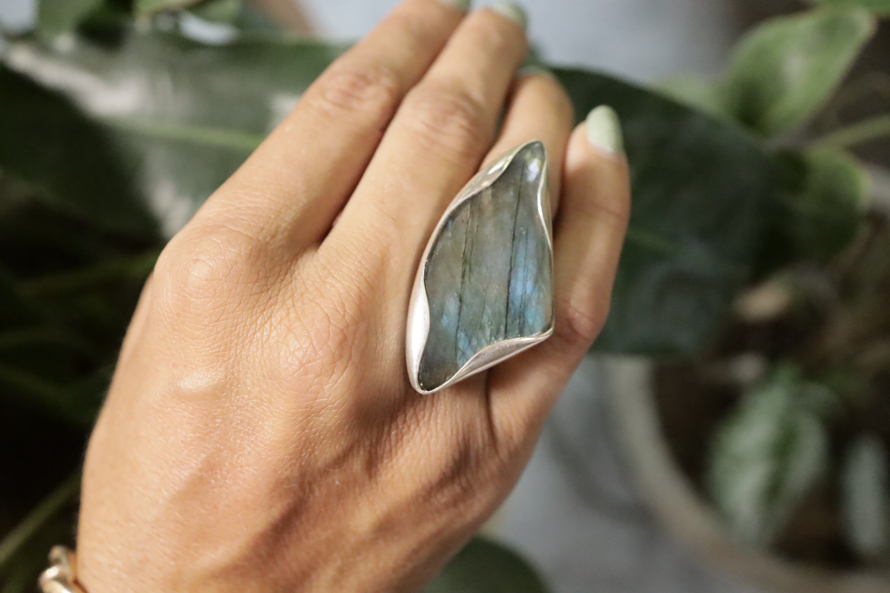 A Sturdy Embrace of Ancient Mystique: Adjustable Sterling Silver Ring with Tooth-Shaped Labradorite - Unisex - Size 5-10 US - NO/01