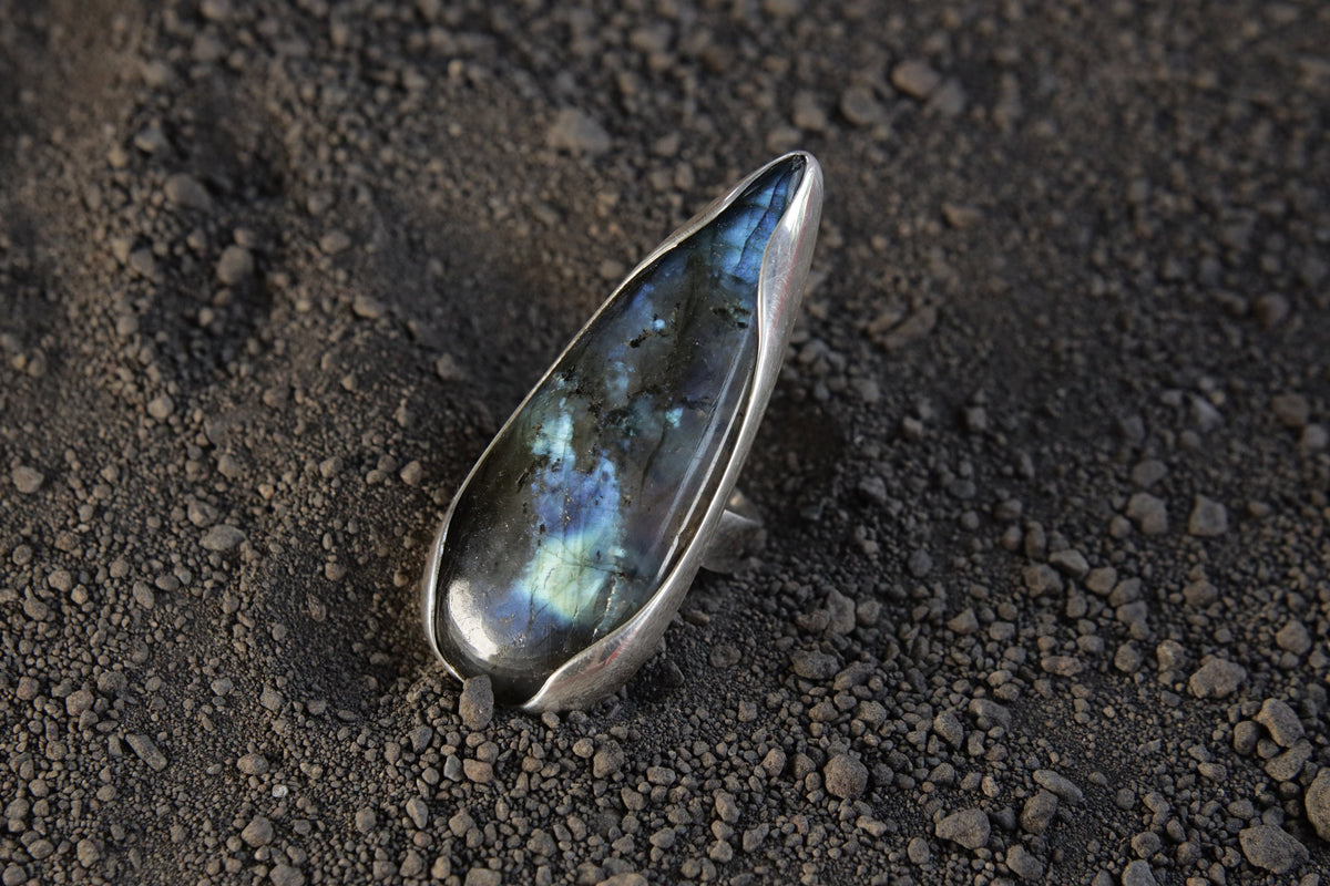 A Sturdy Embrace of Mystical Reflections: Adjustable Sterling Silver Ring with Teardrop Labradorite - Unisex - Size 5-10 US