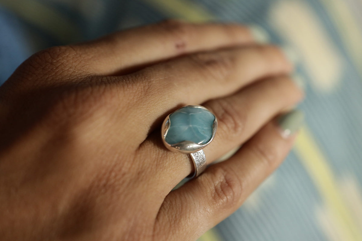 A Tribute to Oceanic Splendor: Adjustable Sterling Silver Ring with Oval Larimar - Unisex - Size 5-10 US - NO/07