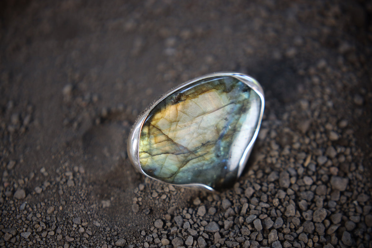 A Sturdy Embrace of Mystical Reflections: Adjustable Sterling Silver Ring with Teardrop Labradorite - Unisex - Size 5-10 US - NO/02