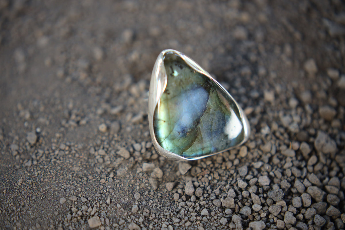 Mystic Triangle Labradorite: Adjustable Sterling Silver Ring with Triangular Labradorite - Unisex - Size 5-10 US - NO/01