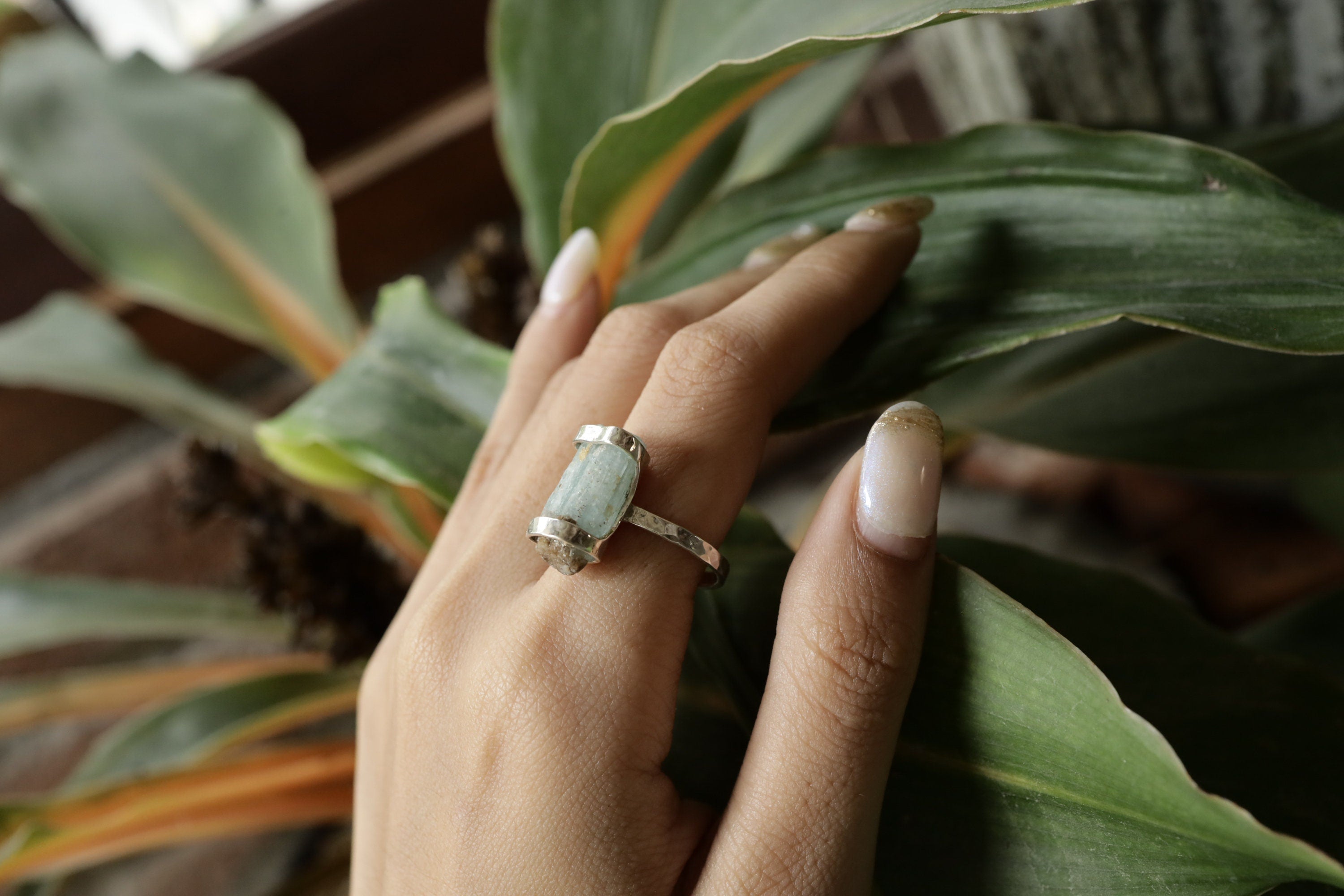 Australis Aqua Raw Aquamarine Gem Ring -Hammered & Shiny Finish - Sterling Silver Ring - Size 7 3/4 US