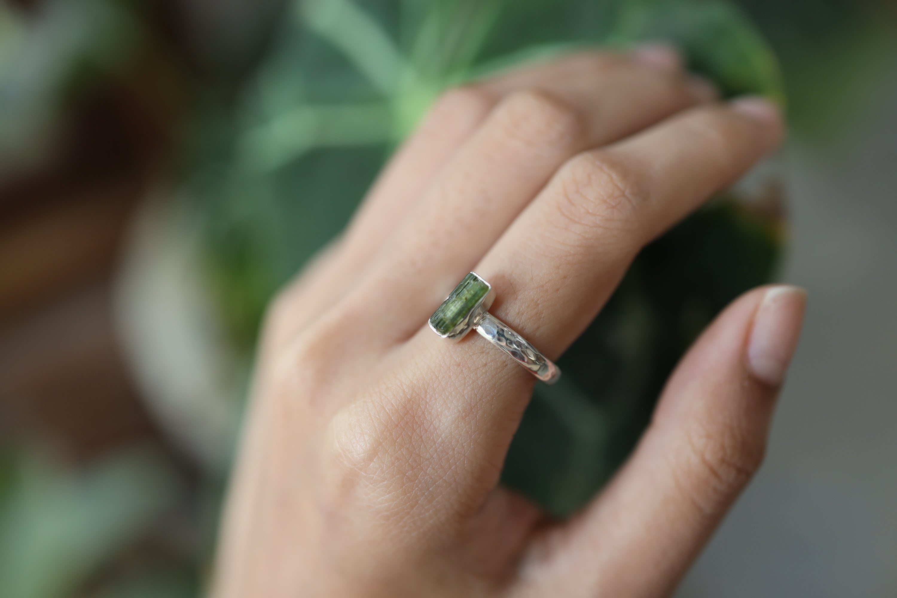 Natural Gemmey Green Tourmaline Wand Ring, Sterling Silver Hammer Textured & Shiny Finish Band Size 7 US Heart Chakra Ideal for Libra, Virgo