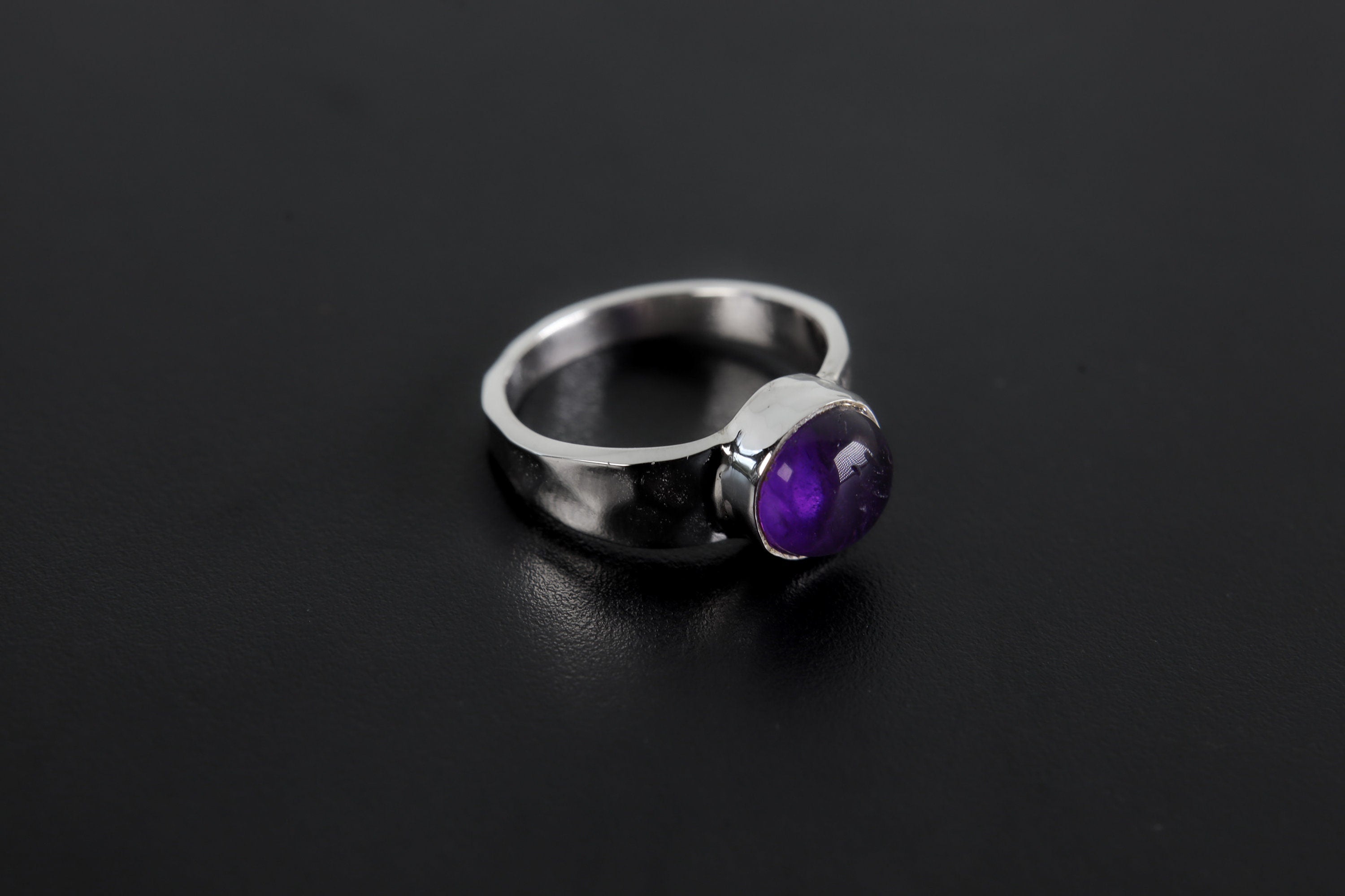 Deep Purple Round Amethyst Quartz Cabochon Ring - Hammered - 925 Sterling Silver - Unisex - High Shine Polish - Promotes Calm & Intuition