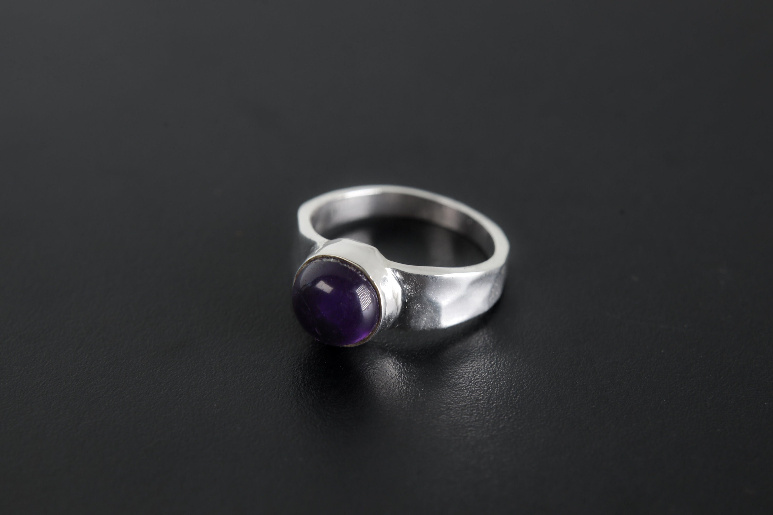 Deep Purple Round Amethyst Quartz Cabochon Ring - Hammered - 925 Sterling Silver - Unisex - High Shine Polish - Promotes Calm & Intuition