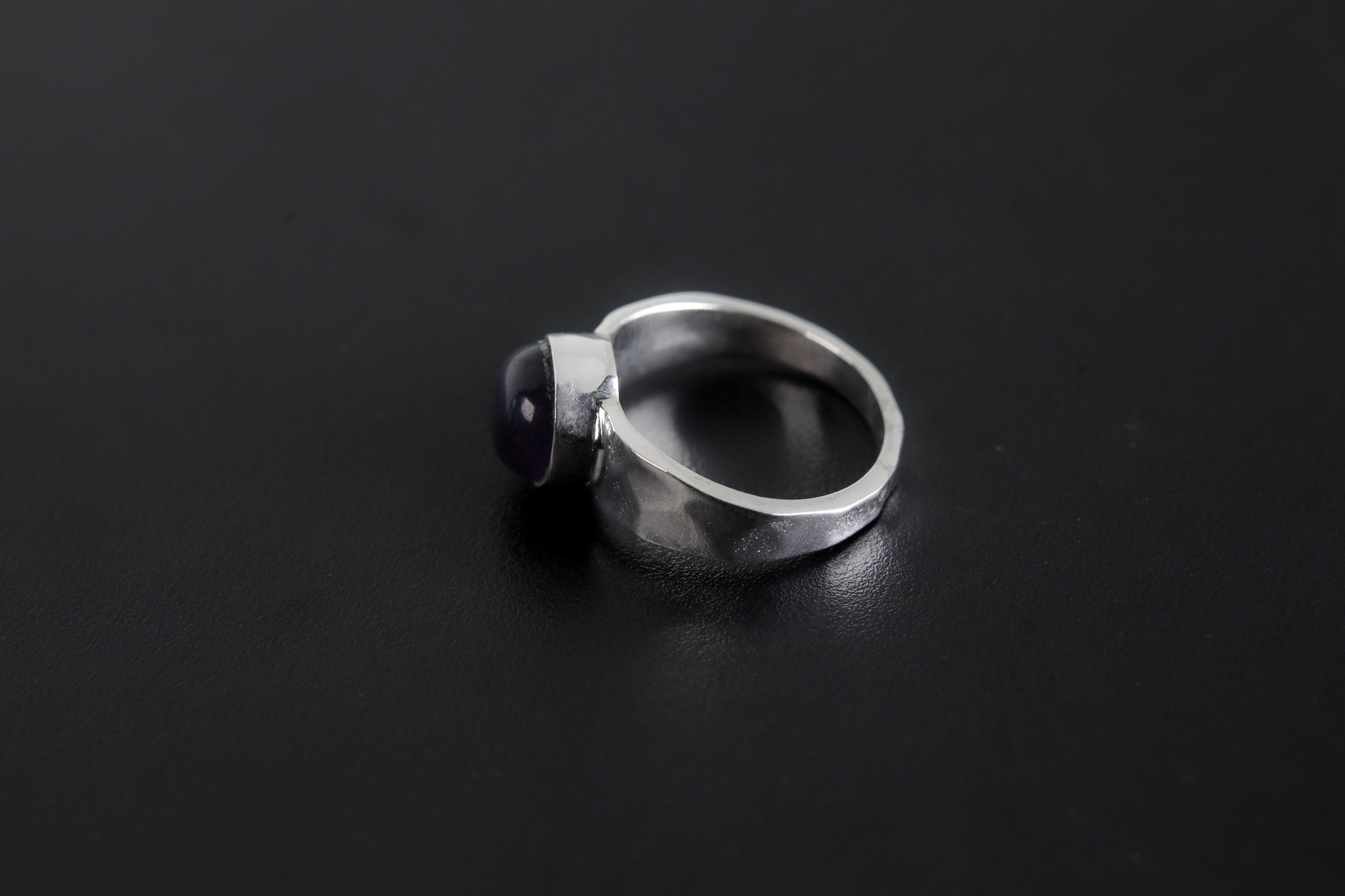 Deep Purple Round Amethyst Quartz Cabochon Ring - Hammered - 925 Sterling Silver - Unisex - High Shine Polish - Promotes Calm & Intuition