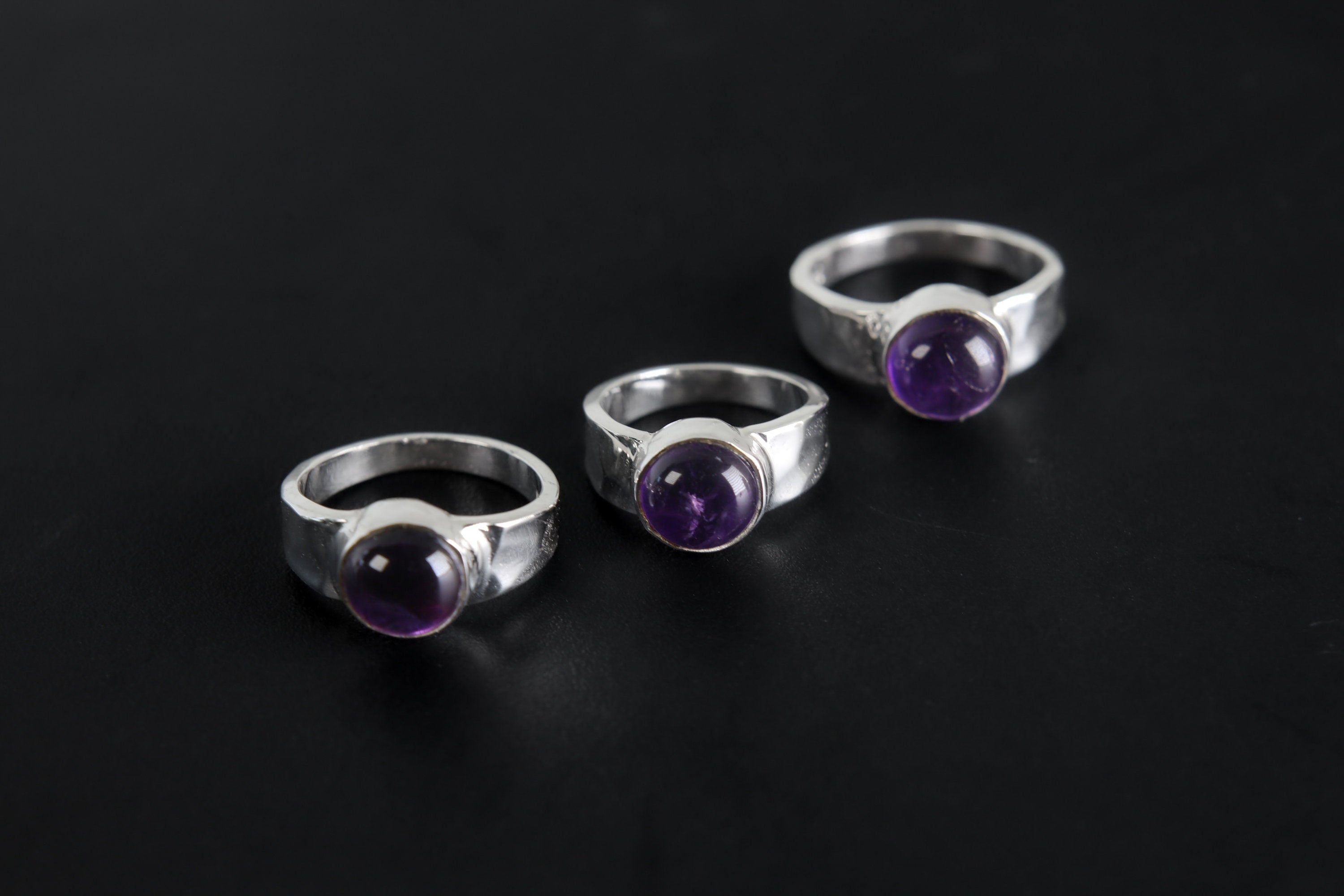 Deep Purple Round Amethyst Quartz Cabochon Ring - Hammered - 925 Sterling Silver - Unisex - High Shine Polish - Promotes Calm & Intuition