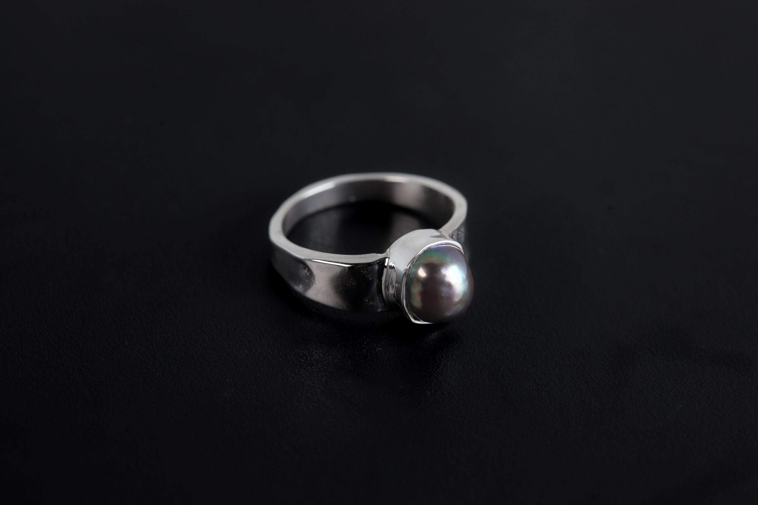 Tahitian Black Pearls with Rainbow Luster Ring - Hammered - 925 Sterling Silver Setting - Unisex - High Shine Polish - Promotes Inner Wisdom