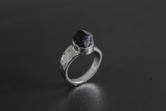 Black Tourmaline Ring - Hammered Band - 925 Sterling Silver Setting - Unisex - High Shine Polish - Size 6 US - NO/04