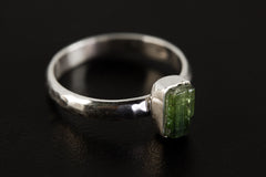 Sterling Silver Crystal Ring with Vibrant Green Tourmaline, Hammer Textured & Shiny Ring Band, Size 6 US Heart Chakra Love for Libra/Virgo