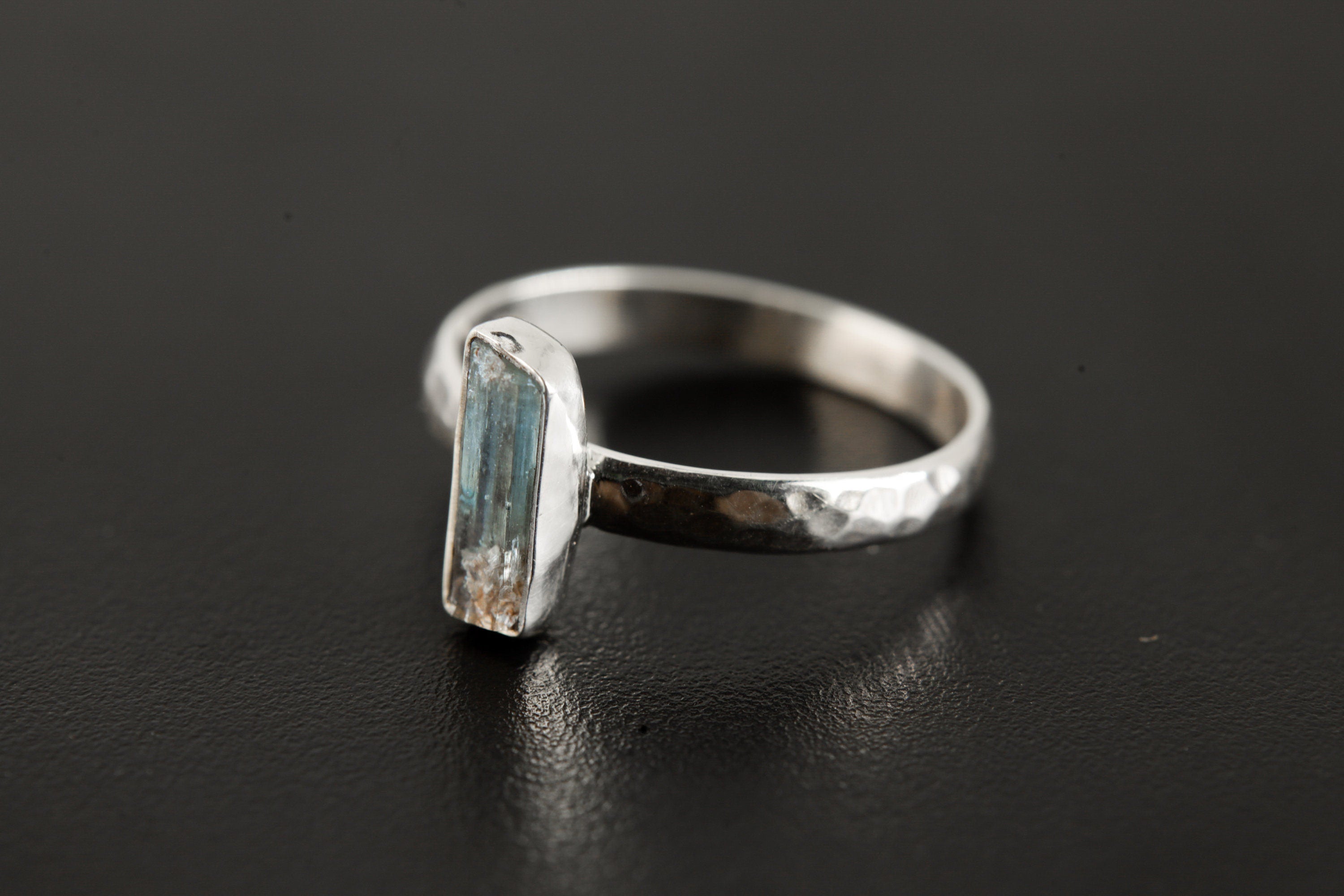 Short Gemmy Australian Aquamarine Ring, Sterling Silver, Hammer Textured & Shiny Crystal Band, Size 9 US, Throat Chakra, Pisces/Aquarius