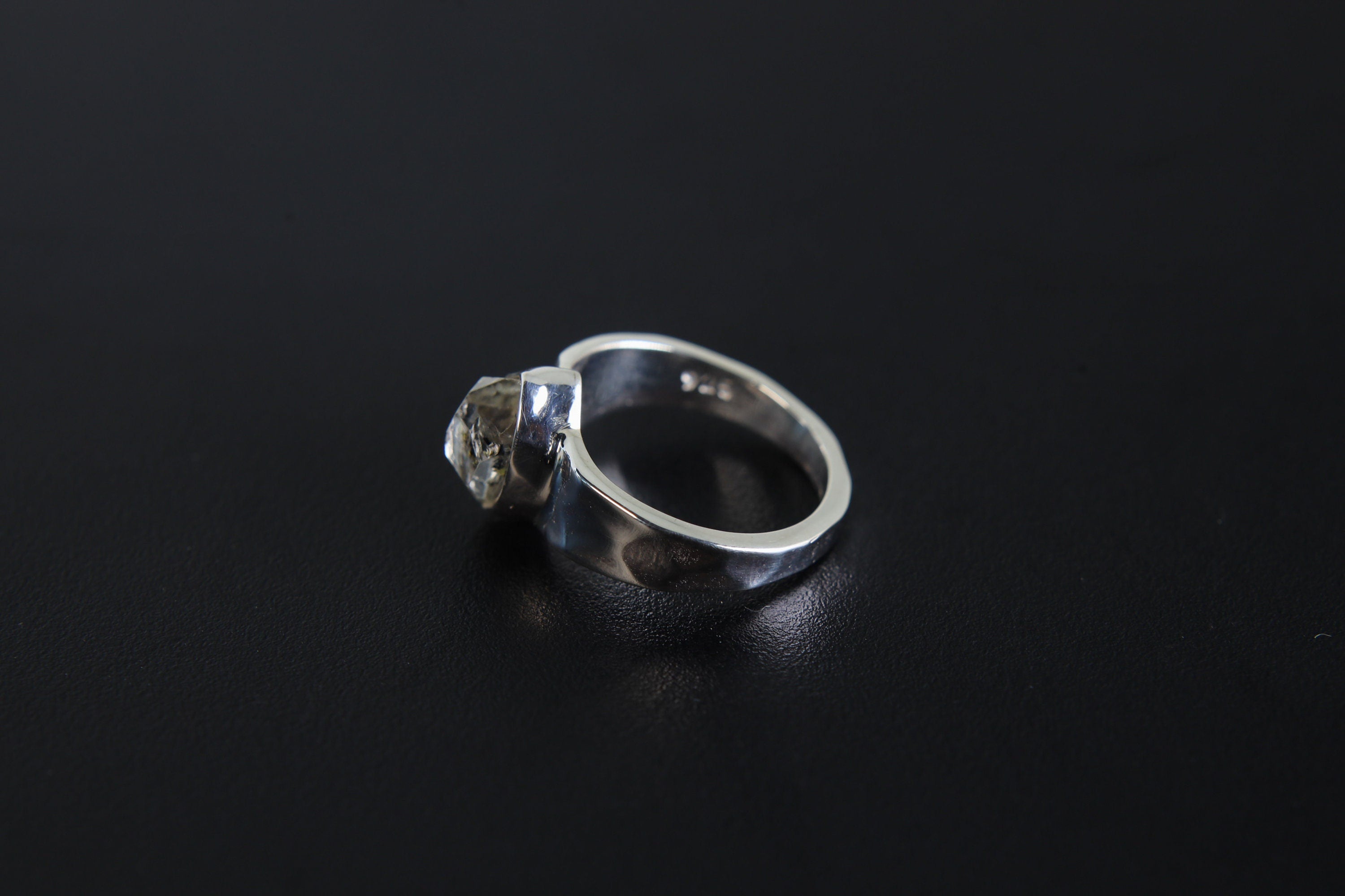 Double Terminated Herkimer Diamond - Unisex - Hammered Band - 925 Sterling Silver Ring - High Shine Polish - Promotes Spiritual Growth