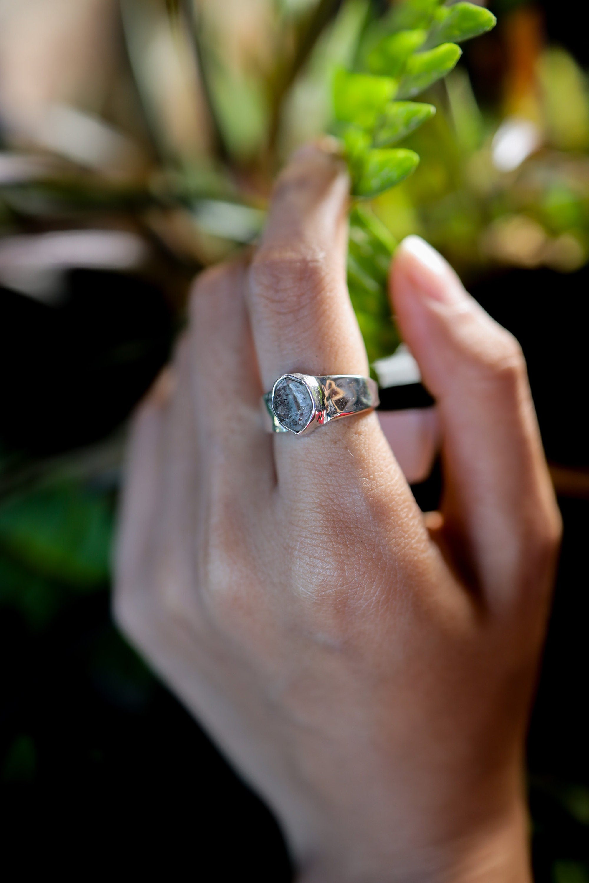 Double Terminated Herkimer Diamond - Unisex - Hammered Band - 925 Sterling Silver Ring - High Shine Polish - Promotes Spiritual Growth