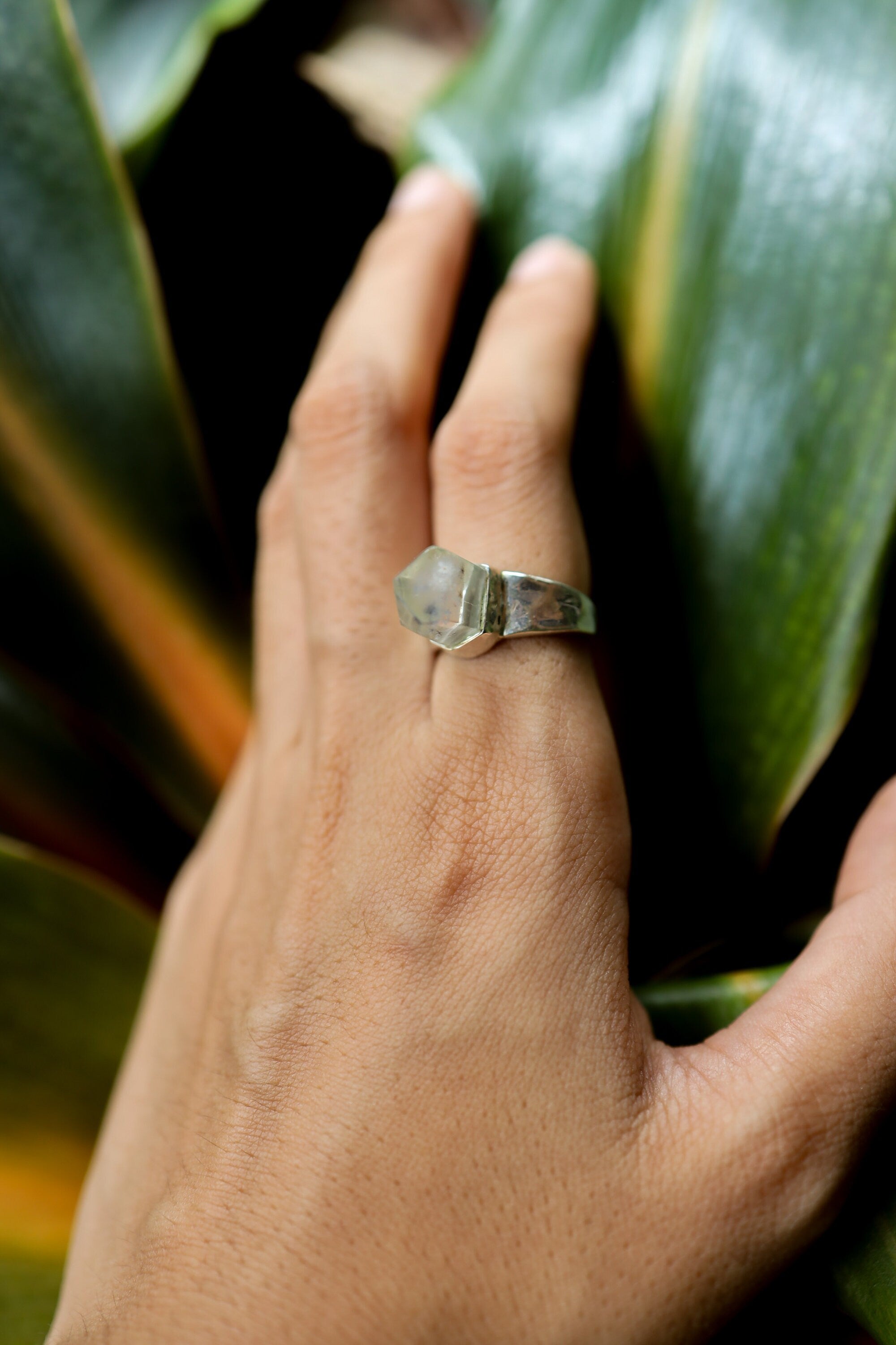 Extra Pointy Protective Cacoxenite Quartz Point Ring - Sterling Silver 925 - Hammered Ring Band - Polished Finish - Size 7 US - NO/03