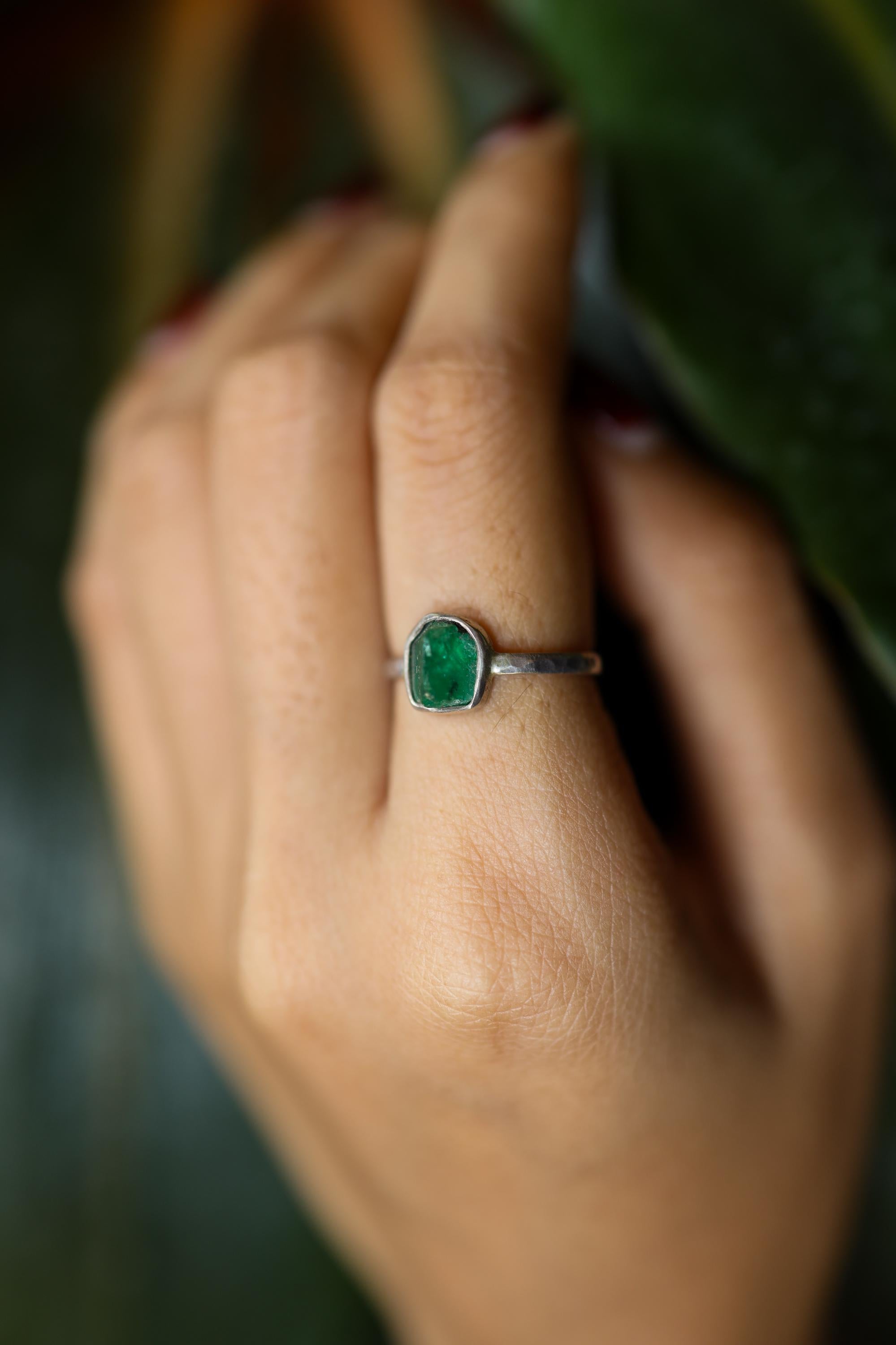 Gemmy Australian Fossicked rough Emerald - Stack Crystal Ring - Size 5 US - 925 Sterling Silver - Thin Band Hammer Textured