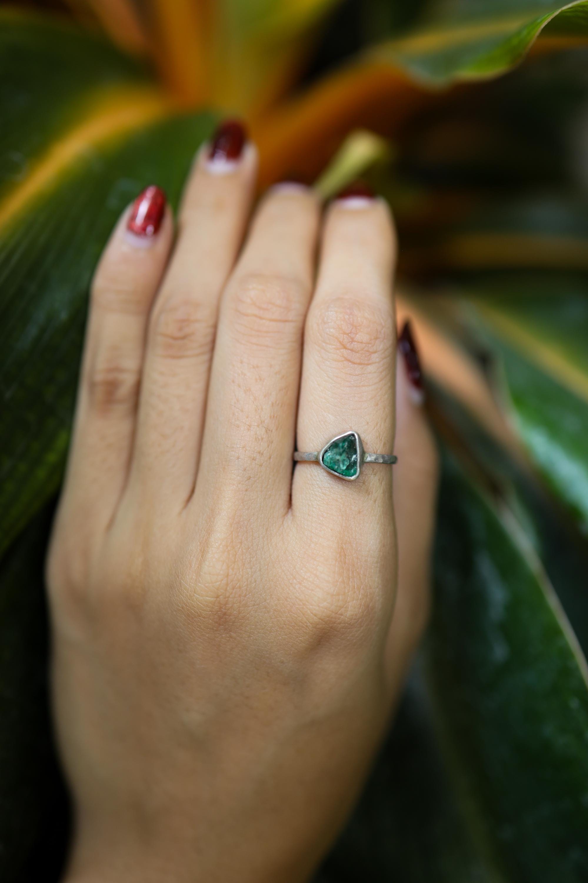 Gemmy Australian Fossicked rough Emerald - Stack Crystal Ring - Size 5 1/2 US - 925 Sterling Silver - Thin Band Hammer Textured