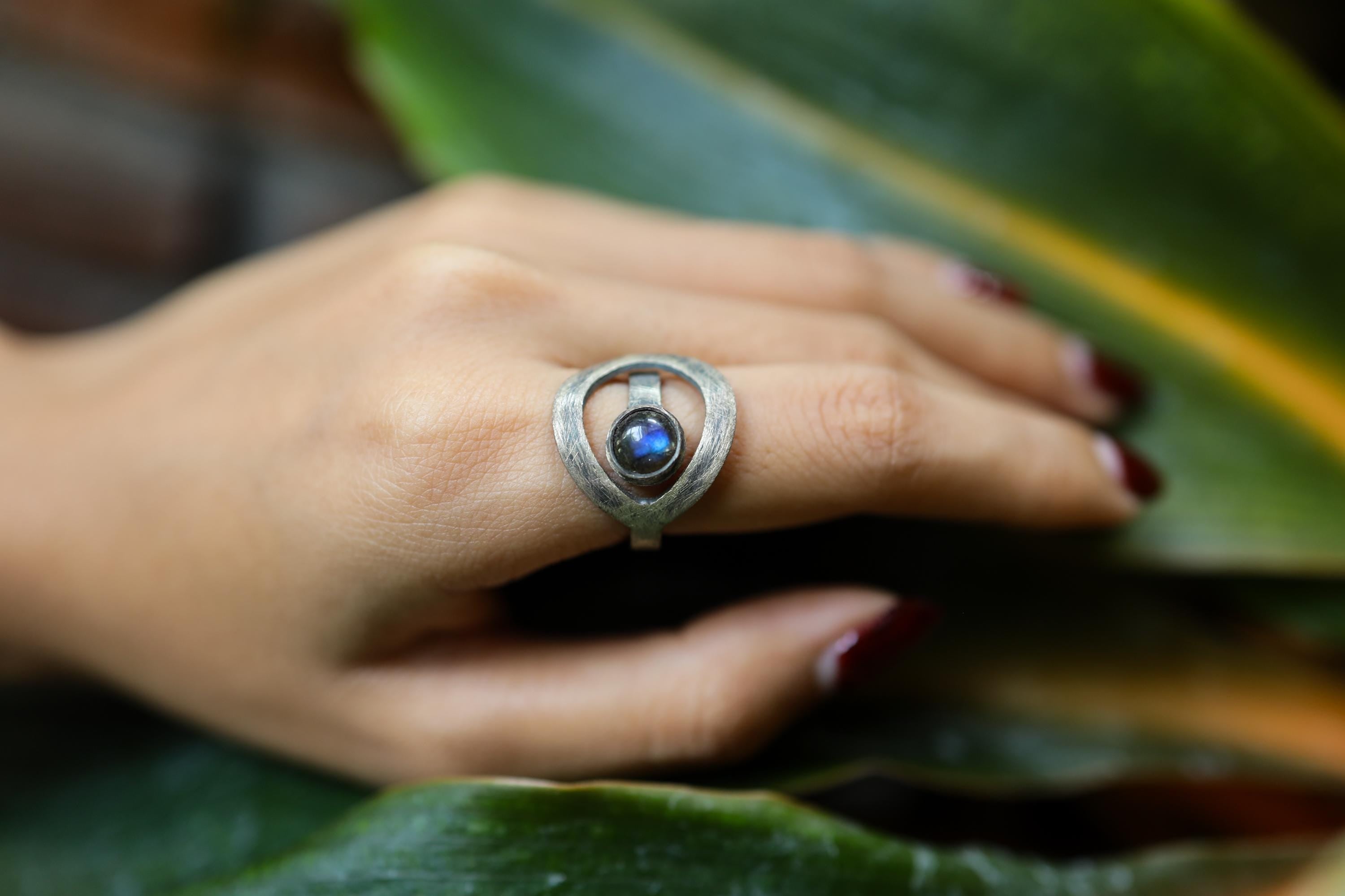 Round Rainbow Labradorite - 925 Sterling Silver - Heavy Set Adjustable Loop Ring - Hammer Textured - Size 5-9 US - NO/17